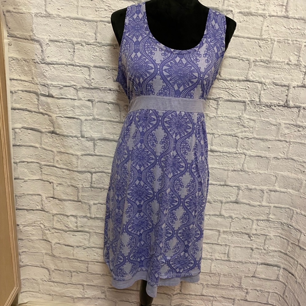 Athleta dress size M Length 28” arm pit to arm pit 41”. Super soft. D032